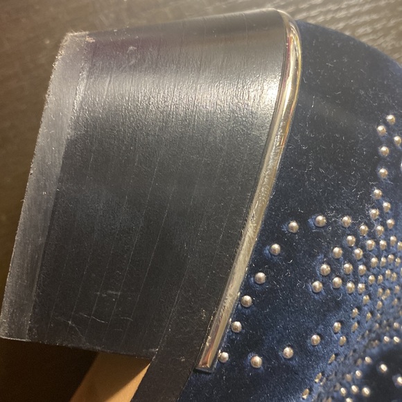 Chloe Susanna Navy Velvet Studded Ankle Bootie EUC Size 7.5/37.5 - Picture 8 of 11